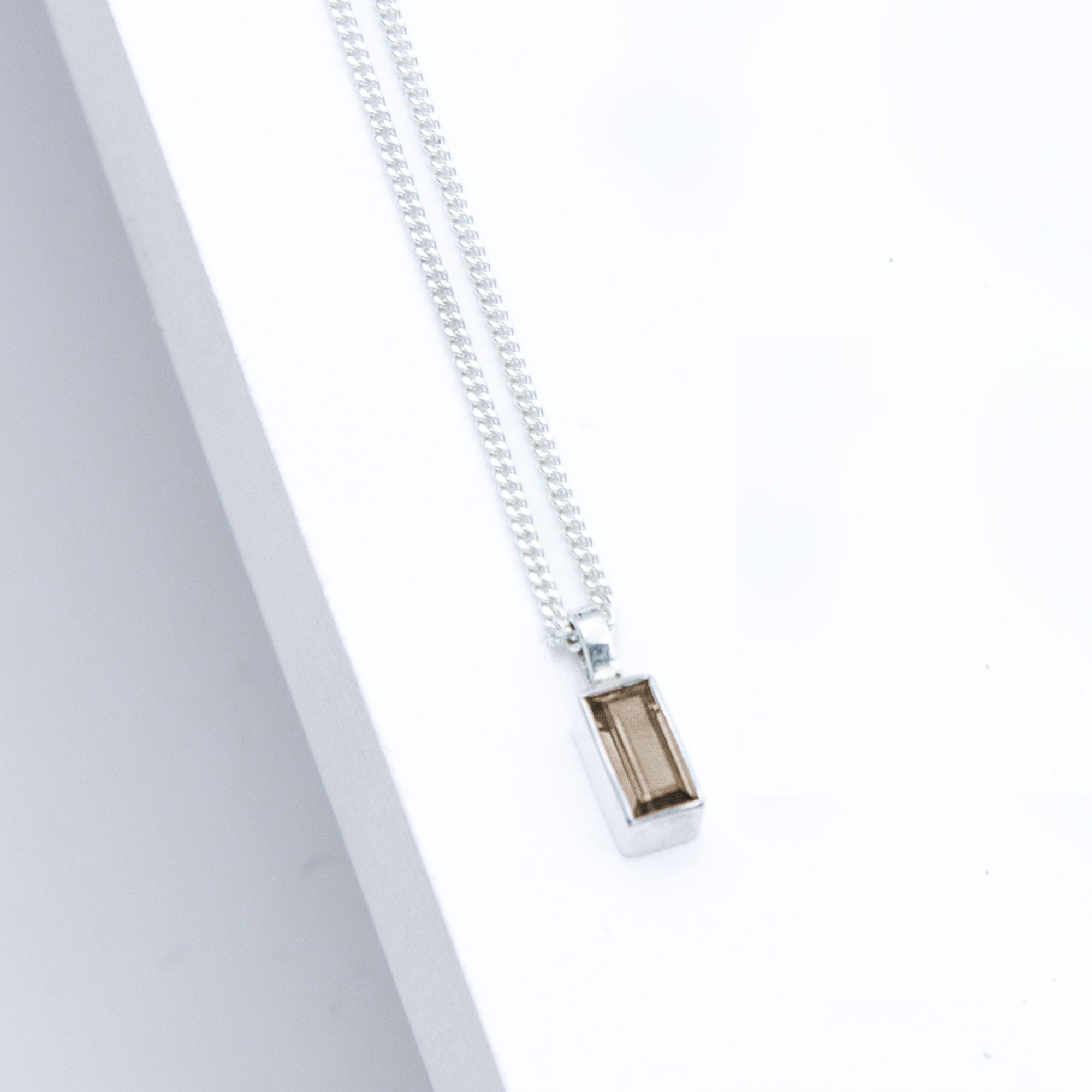Rauchquarz im Baguette-Schliff 6x3mm (Step Cut) in Sparkle Kette aus 925er Silber